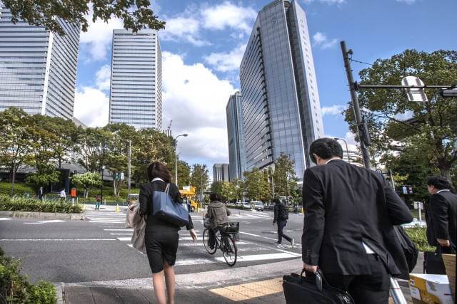 法人手続きの相談に対応する行政書士のイメージ