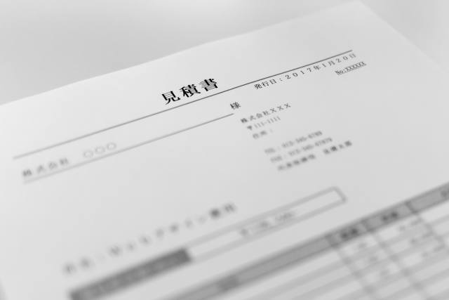 ペット火葬の見積書や料金表を確認するイメージ