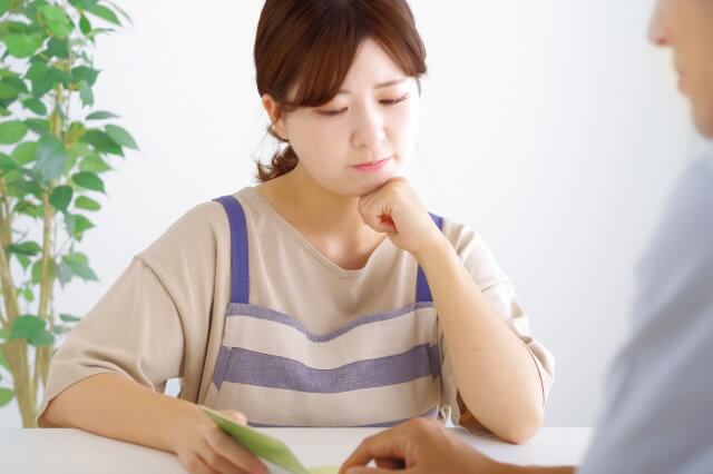 遺産分割協議が必要なケースを検討する相続人のイメージ