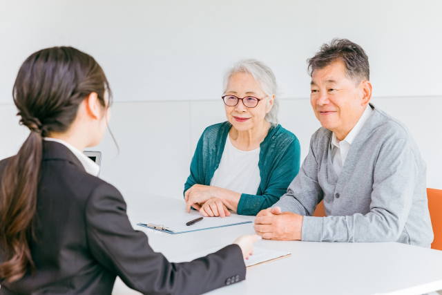 相続相談する夫婦