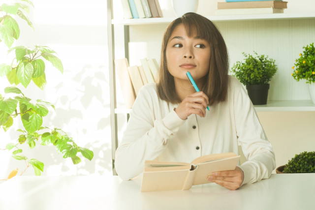 在留資格の種類を調べる場面のイメージ